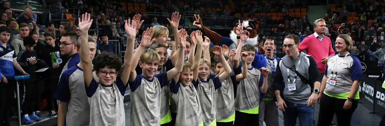 Hand-in-hand with the pros | Run-in kids at the Liebherr Cup Final Four 2024